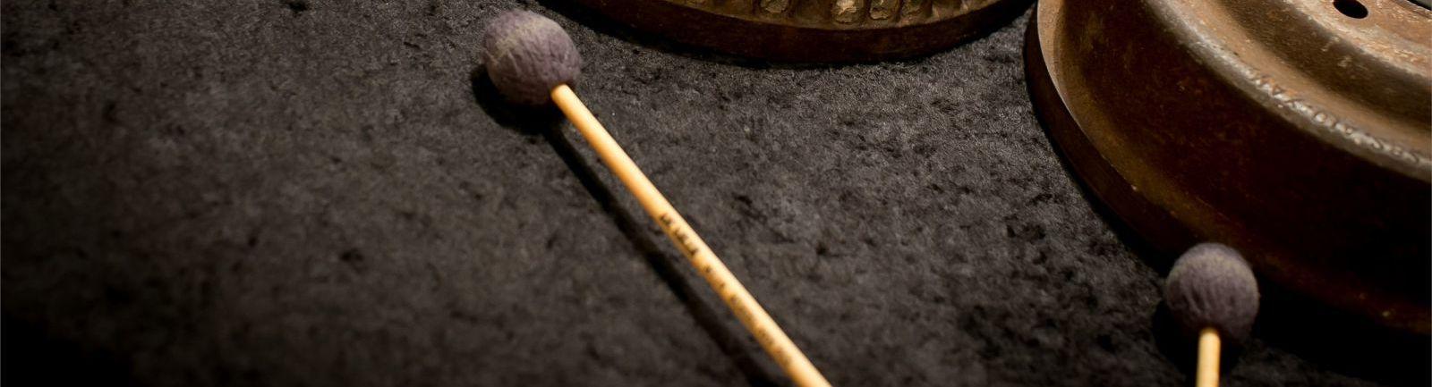 A set of mallets 和 metal drums.